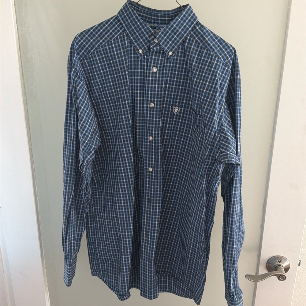 Men’s Ariat PRO series size Large button down shirt